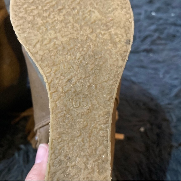 Ladies Tan Fringe Wedge Bootie - Picture 4 of 10